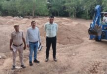राजनांदगांव: ऑक्सीजन जोन भंवरमरा में अवैध रेत भण्डारण पर की गई कड़ी कार्रवाई,मौके से दो ट्रैक्टर-ट्रॉली एवं एक लोडर जप्त…