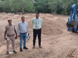 राजनांदगांव: ऑक्सीजन जोन भंवरमरा में अवैध रेत भण्डारण पर की गई कड़ी कार्रवाई,मौके से दो ट्रैक्टर-ट्रॉली एवं एक लोडर जप्त…