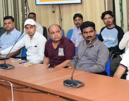 राजनांदगांव: कलेक्टर ने पेट्रोल-डीजल पंप संचालकों की ली बैठक, नियमानुसार करें पेट्रोल एवं डीजल की बिक्री का कार्य – कलेक्टर…