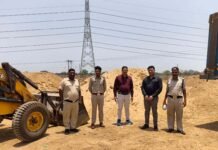 राजनांदगांव: अवैध रूप से भण्डारित रेत को शिवनाथ नदी खुज्जी पुल के पास पुन: नदी में डाला गया…