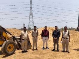 राजनांदगांव: अवैध रूप से भण्डारित रेत को शिवनाथ नदी खुज्जी पुल के पास पुन: नदी में डाला गया…
