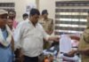 राजनांदगांव:सोमनी सामुदायिक स्वास्थ्य केंद्र की डॉक्टर एवं पुलिस कर्मी पर कार्रवाई की मांग, शहर कांग्रेस कमेटी अध्यक्ष जीतू मुदलियार ने ASP से की शिकायत…