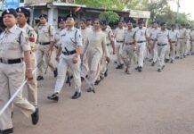 राजनांदगांव: घुमका में निकला भव्य फ्लैग मार्च, निष्पक्ष एवं शांतिपूर्ण मतदान का दिया संदेश…