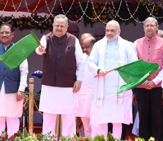 रायपुर: केंद्रीय गृह मंत्री अमित शाह ने रायपुर में अत्याधुनिक ‘नेक्स्ट जेन सीजी डायल-112 सेवा’ और मोबाइल फॉरेंसिक वैन का किया शुभारंभ…