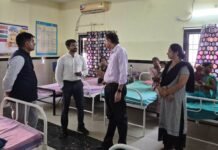 राजनांदगांव: संभागायुक्त एवं कलेक्टर ने संयुक्त रूप से सामुदायिक स्वास्थ्य केन्द्र डोंगरगढ़ तथा माँ बम्लेश्वरी मंदिर डोंगरगढ़ ट्रस्ट पार्किंग स्थल का किया औचक निरीक्षण…