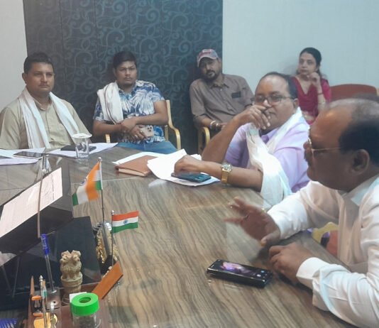 राजनांदगांव: डामरीकरण के लिए महापौर ने ठेकेदारो की ली बैठक…
