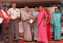 राजनांदगांव: हितग्राहियों को विभिन्न शासकीय योजनाओं से लाभान्वित करते हुए किया गया सामग्री वितरण…