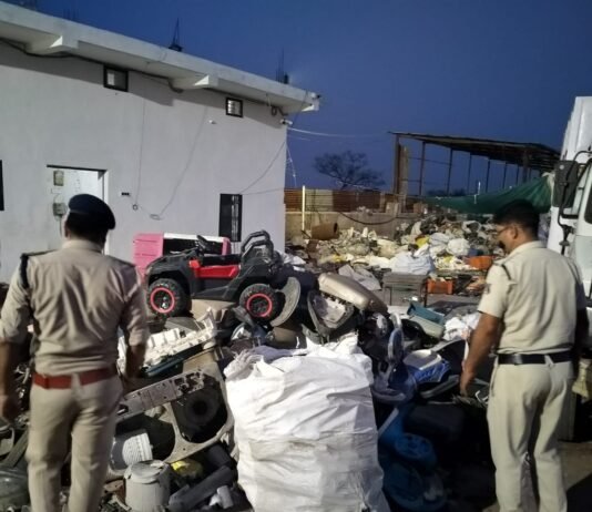 राजनांदगांव: चोरी के सामान की रोकथाम को लेकर शहर की कबाड़ी दुकानों में पुलिस का सघन निरीक्षण…