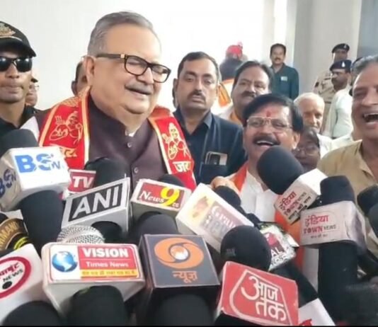 राजनांदगांव: बीज मुद्दे पर कांग्रेस के प्रदर्शन पर डॉ. रमन सिंह का तंज, बोले- अभी कांग्रेस फिल्डिंग कर रही है…