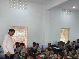 महापौर मधुसूदन यादव ने किया गंजपारा स्कूल का निरीक्षण, व्यवस्थाओं का लिया जायजा, विद्यार्थियो से की आत्मीय मुलाकात…