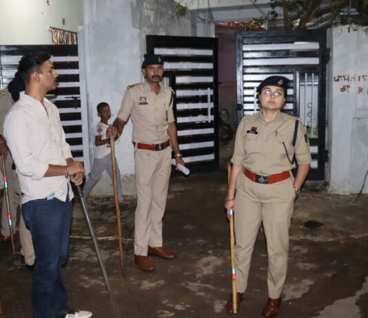 राजनांदगांव में पुलिस की देर रात कॉम्बिंग गश्त, गुंडे-बदमाशों और संदिग्धों की हुई सघन जांच…