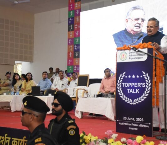 राजनांदगांव: अपने आईएएस बनने का लक्ष्य दीवारों पर लिखें, जो आपको संकल्प याद दिलाएं – विधानसभा अध्यक्ष डॉ. रमन सिंह…