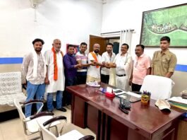 जीवनदान सेवा संस्था रात्रि कालीन निशुल्क जल सेवा का किया समापन कर स्टेशन मास्टर का किया सम्मान…