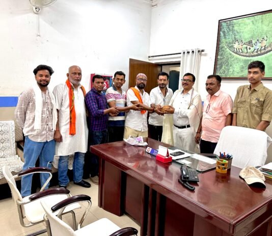 जीवनदान सेवा संस्था रात्रि कालीन निशुल्क जल सेवा का किया समापन कर स्टेशन मास्टर का किया सम्मान…