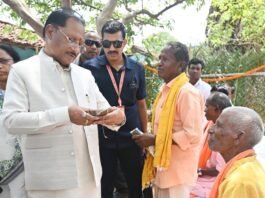 रायपुर : ’ज्ञान भारतम् अभियान के अंतर्गत बड़े कनेरा में मिलीं 150 वर्ष पुरानी दुर्लभ पांडुलिपियां…