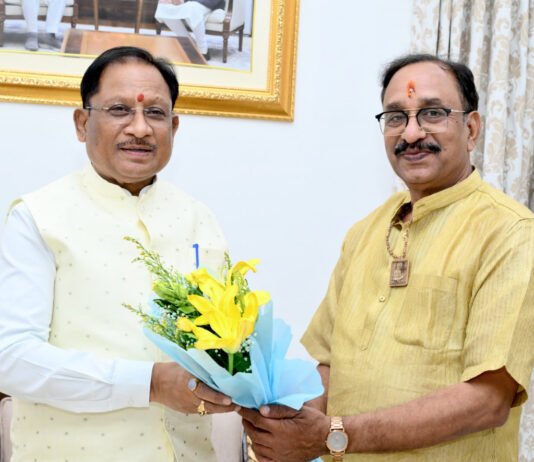 रायपुर : मुख्यमंत्री से छत्तीसगढ़ योग आयोग के नवनियुक्त अध्यक्ष संजय अग्रवाल ने की सौजन्य मुलाकात…