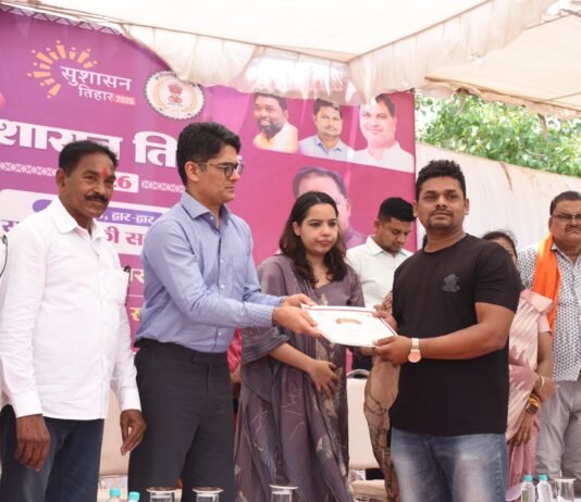 राजनांदगांव : जिले के प्रभारी सचिव अविनाश चम्पावत जनसमस्या निवारण शिविर में हुए शामिल…