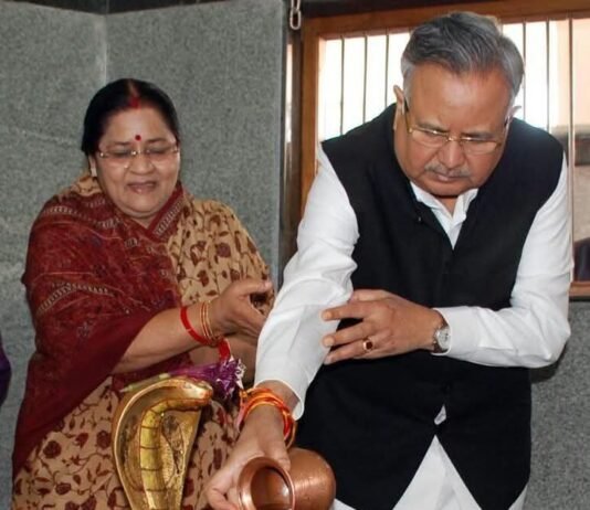 रायपुर: मुख्यमंत्री विष्णु देव साय ने विधानसभा अध्यक्ष डॉ. रमन सिंह को वैवाहिक वर्षगांठ पर दी बधाई…