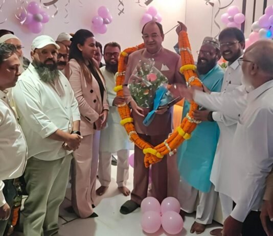 राजनांदगांव: मुस्लिम समाज ने बहादुर अली को दी जन्मदिन की मुबारकबाद…