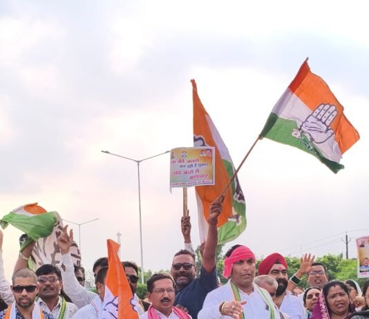 राजनांदगांव: बिजली कटौती और किसानों की समस्याओं को लेकर कांग्रेस का बड़ा आंदोलन, सैकड़ों किसानों ने नेशनल हाईवे किया जाम…
