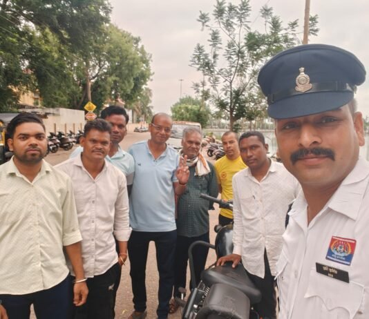 राजनांदगांव: स्कूल वाहनों पर ट्रैफिक पुलिस की सख्ती, चालकों को सुरक्षा नियमों का कराया गया पालन…