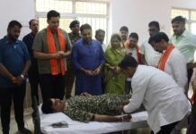 कोरकोट्टी के 29 वीर शहीदों को श्रद्धांजलि, राजनांदगांव पुलिस ने रक्तदान कर दी अनूठी श्रद्धांजलि…
