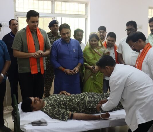 कोरकोट्टी के 29 वीर शहीदों को श्रद्धांजलि, राजनांदगांव पुलिस ने रक्तदान कर दी अनूठी श्रद्धांजलि…