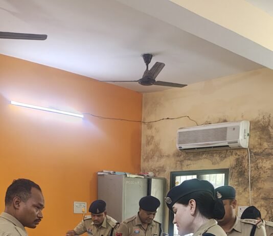 डोंगरगढ़ थाने का एसपी अंकिता शर्मा ने किया औचक निरीक्षण, लंबित मामलों के शीघ्र निराकरण के दिए निर्देश…