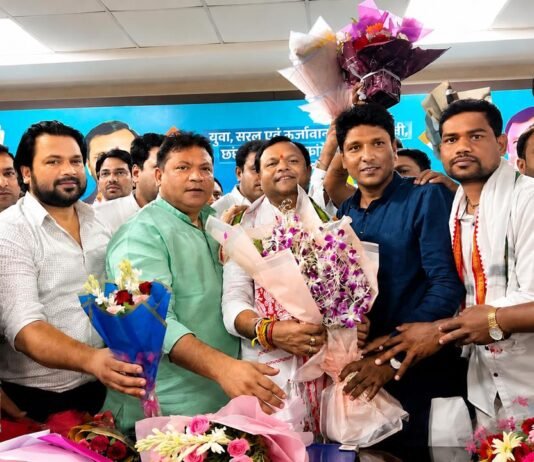 कांग्रेसजनों ने मनाया दीपक बैज का जन्मदिन, राजीव भवन में हुआ सम्मान समारोह…
