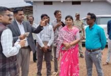 कलेक्टर ने डोंगरगढ़ विकासखंड के ग्राम बेलगांव में ग्रे वाटर ट्रीटमेंट प्लांट, ग्राम कलकसा में ग्रामीण औद्योगिक पार्क, ग्राम मुसराकला में अटल डिजिटल सुविधा केन्द्र का किया निरीक्षण…