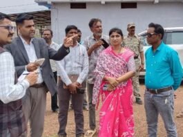 कलेक्टर ने डोंगरगढ़ विकासखंड के ग्राम बेलगांव में ग्रे वाटर ट्रीटमेंट प्लांट, ग्राम कलकसा में ग्रामीण औद्योगिक पार्क, ग्राम मुसराकला में अटल डिजिटल सुविधा केन्द्र का किया निरीक्षण…