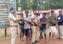 सीतागांव पुलिस की चौपाल: साइबर सुरक्षा, नशामुक्ति और महिला सुरक्षा का दिया संदेश, ग्रामीणों में बांटे पौधे…