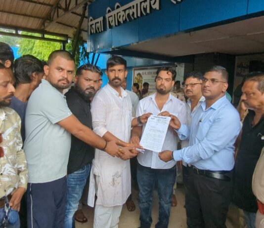 राजनांदगांव: नवजात की मौत के मामले में कांग्रेस के युवाओं का जोरदार प्रदर्शन, स्वास्थ्य मंत्री का पुतला फूंका…