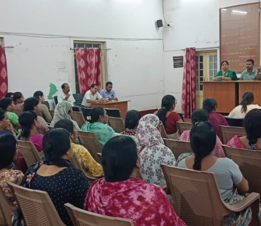 राजनांदगांव: आंगनबाडी कार्यकर्ताओ की बैठक में आयुक्त ने प्रधानमंत्री सूर्य घर मुफ्त बिजली योजना का लाभ लेने की अपील…
