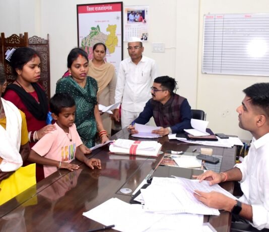 राजनांदगांव: कलेक्टर ने जनदर्शन में सुनी नागरिकों की समस्याएं…