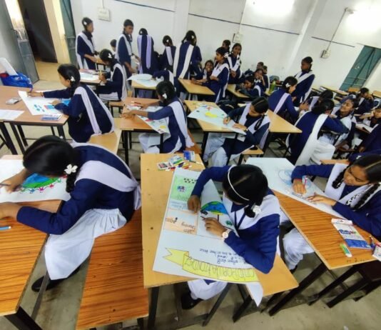 विश्व जनसंख्या दिवस पखवाड़ा : छात्राओं ने चित्रकला के माध्यम से दिया जनसंख्या स्थिरीकरण का संदेश…