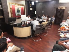 राजनांदगांव: अधिकारियो व कर्मचारियो की बैठक लेकर आयुक्त मरकाम ने दिये दिशा निर्देश…