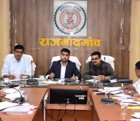 राजनांदगांव: कलेक्टर ने समय-सीमा बैठक में विकास कार्यों की समीक्षा की…