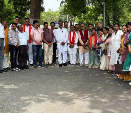 राजनांदगांव: राज्य योग आयोग के अध्यक्ष संजय अग्रवाल ने माँ बम्लेश्वरी मंदिर पहुंचकर पूजा अर्चना की…