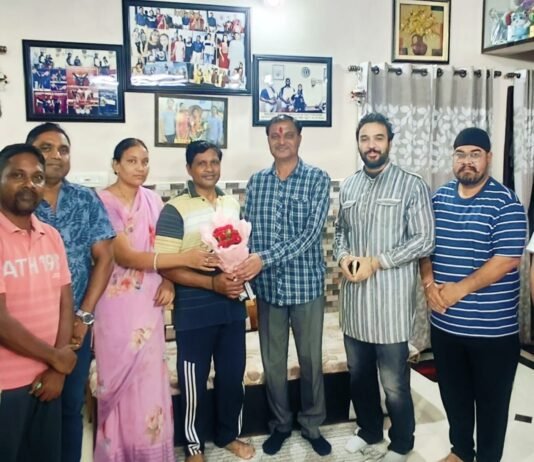 राजनांदगांव: कॉमनवेल्थ रजत पदक विजेता ज्ञानेश्वरी यादव के घर पहुँचे महापौर मधुसूदन यादव, परिवार को दी बधाई, हरसंभव सहयोग का दिलाया भरोसा…