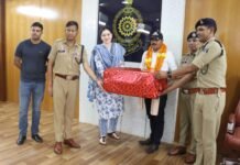 राजनांदगांव: सम्मान और शुभकामनाओं के साथ सेवानिवृत्त हुए प्रधान आरक्षक विष्णु सिंह राजपूत, एसपी अंकिता शर्मा ने किया सम्मानित…
