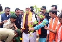 राजनांदगांव: वृक्षारोपण आने वाली पीढिय़ों के लिए अमूल्य धरोहर : विधानसभा अध्यक्ष डॉ. रमन सिंह…