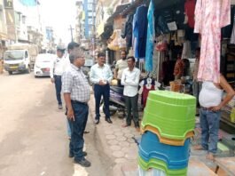 राजनांदगांव: आयुक्त मरकाम ने यातायात प्रभारी एवं निगम व यातायात अमला के साथगुड़ाखू लाईन में किया पैदल भ्रमण…