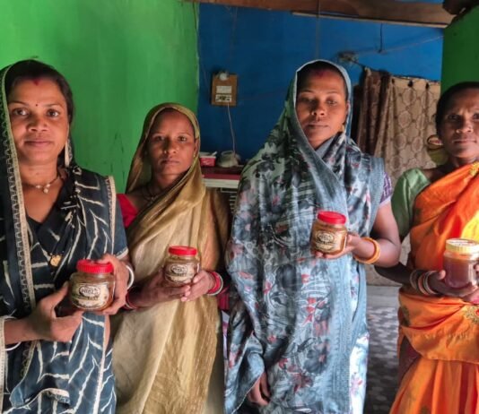 महुआ के अचार और शहद से बदल रही ग्रामीण महिलाओं की तकदीर…