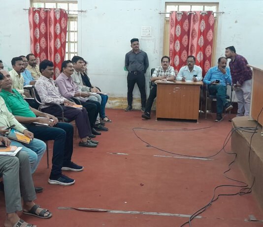 राजनांदगांव: राजस्व विभाग की समीक्षा बैठक में एक सप्ताह में अच्छी वसूली के लिए आयुक्त ने राजस्व प्रभारियो को दी बधाई…