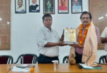राजनांदगांव: राजकुमार हरिहारनो को सेवानिवृत्त होने पर दी गई बिदाई…