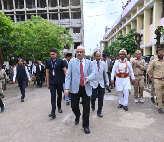 राजनांदगांव: छत्तीसगढ़ हाईकोर्ट के मुख्य न्यायाधीश रमेश सिन्हा ने किया राजनांदगांव जिला न्यायालय का निरीक्षण…