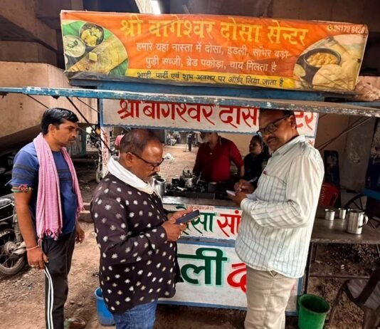 राजनांदगांव: पुराना बस स्टैण्ड चैक फ्लाई ओव्हर के नीचे गंदगी संबंधित 5 होटल व ठेला पर लगा जुर्माना…