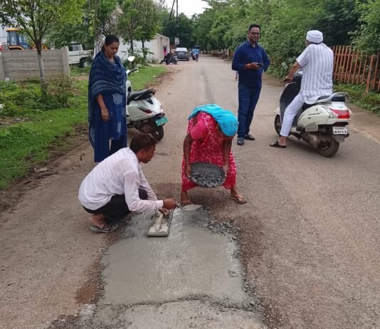 राजनांदगांव: नगर निगम द्वारा नियमित साफ-सफाई, जल निकासी और सड़क मरम्मत कार्य किया जा रहा…
