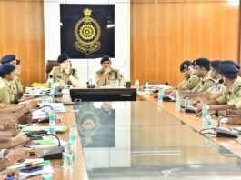 राजनांदगांव: लंबित अपराधों के जल्द निपटारे पर जोर, IG अजय यादव ने ली अपराध समीक्षा बैठक…